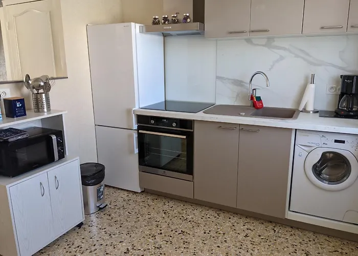 T3 Climatisee, 57m², 5/6 Pers, Proche Plage, Renovee, Terrasse, Parking, Quartier Anime - Fr-1-797-48 Villa
