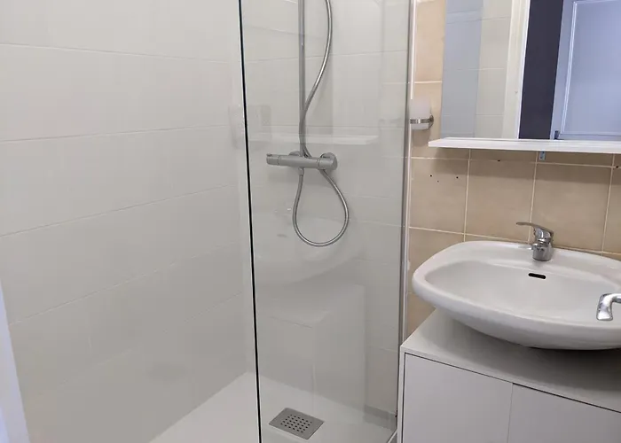 T3 Climatisee, 57m², 5/6 Pers, Proche Plage, Renovee, Terrasse, Parking, Quartier Anime - Fr-1-797-48 Villa Port-la-Nouvelle