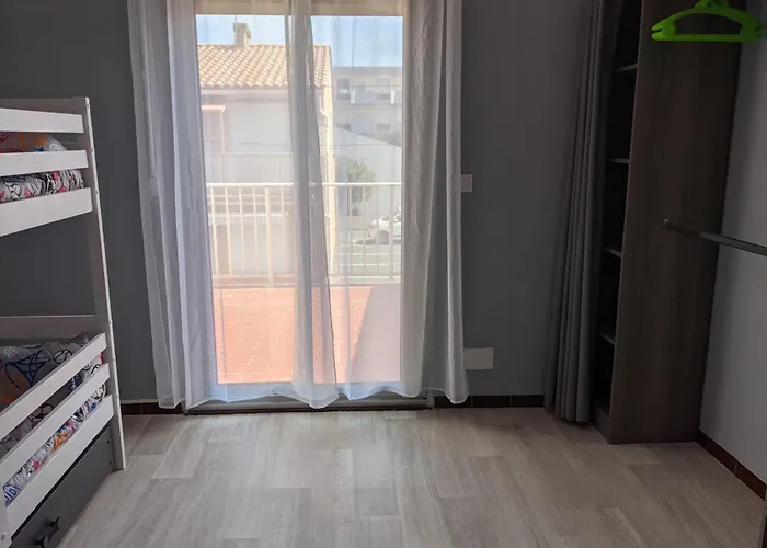 T3 Climatisee, 57m², 5/6 Pers, Proche Plage, Renovee, Terrasse, Parking, Quartier Anime - Fr-1-797-48 Villa