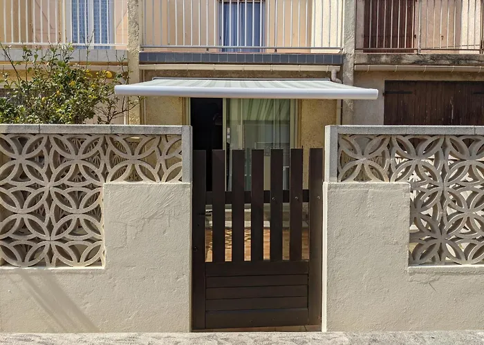 T3 Climatisee, 57m², 5/6 Pers, Proche Plage, Renovee, Terrasse, Parking, Quartier Anime - Fr-1-797-48 * Port-la-Nouvelle