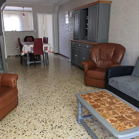 Villa T3 Climatisée, 57m², 5/6 Pers, Proche Plage, Rénovée, Terrasse, Parking, Quartier Animé - Fr-1-797-48 *