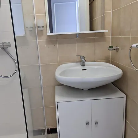 Villa T3 Climatisée, 57m², 5/6 Pers, Proche Plage, Rénovée, Terrasse, Parking, Quartier Animé - Fr-1-797-48