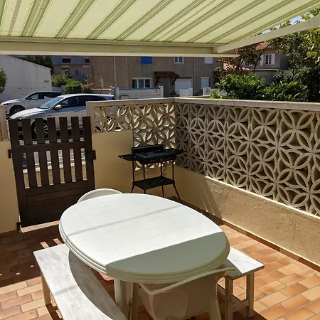 T3 Climatisée, 57m², 5/6 Pers, Proche Plage, Rénovée, Terrasse, Parking, Quartier Animé - Fr-1-797-48 * Port-la-Nouvelle