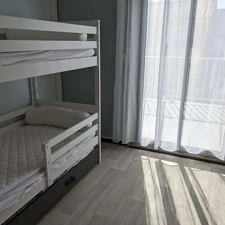 Villa T3 Climatisée, 57m², 5/6 Pers, Proche Plage, Rénovée, Terrasse, Parking, Quartier Animé - Fr-1-797-48