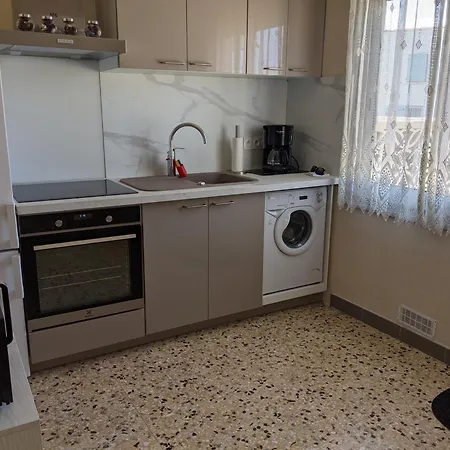 T3 Climatisée, 57m², 5/6 Pers, Proche Plage, Rénovée, Terrasse, Parking, Quartier Animé - Fr-1-797-48 *