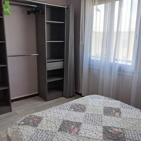 T3 Climatisée, 57m², 5/6 Pers, Proche Plage, Rénovée, Terrasse, Parking, Quartier Animé - Fr-1-797-48 *