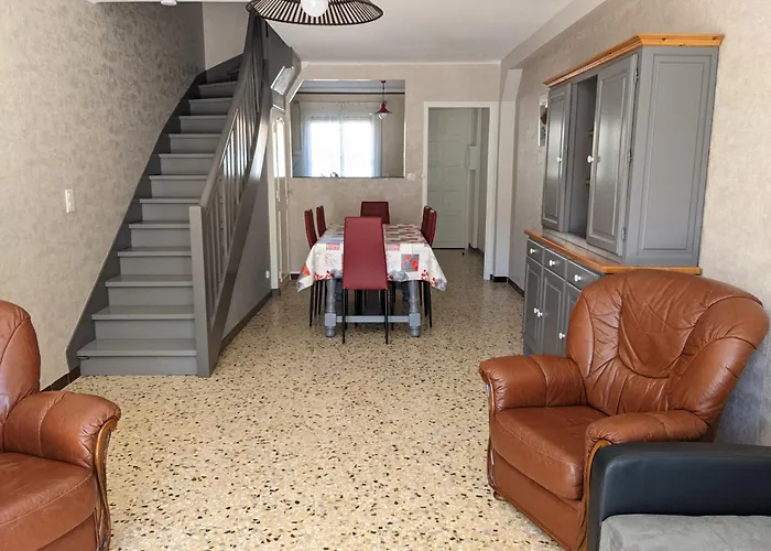 T3 Climatisee, 57m², 5/6 Pers, Proche Plage, Renovee, Terrasse, Parking, Quartier Anime - Fr-1-797-48 * Port-la-Nouvelle