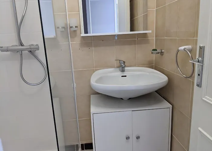 Villa T3 Climatisee, 57m², 5/6 Pers, Proche Plage, Renovee, Terrasse, Parking, Quartier Anime - Fr-1-797-48