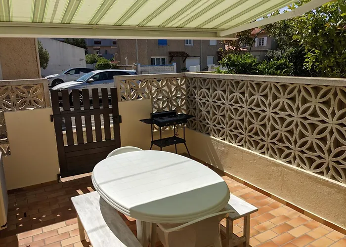 T3 Climatisee, 57m², 5/6 Pers, Proche Plage, Renovee, Terrasse, Parking, Quartier Anime - Fr-1-797-48 * Port-la-Nouvelle