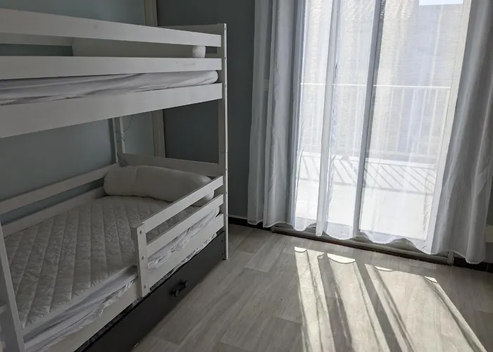 Villa T3 Climatisee, 57m², 5/6 Pers, Proche Plage, Renovee, Terrasse, Parking, Quartier Anime - Fr-1-797-48