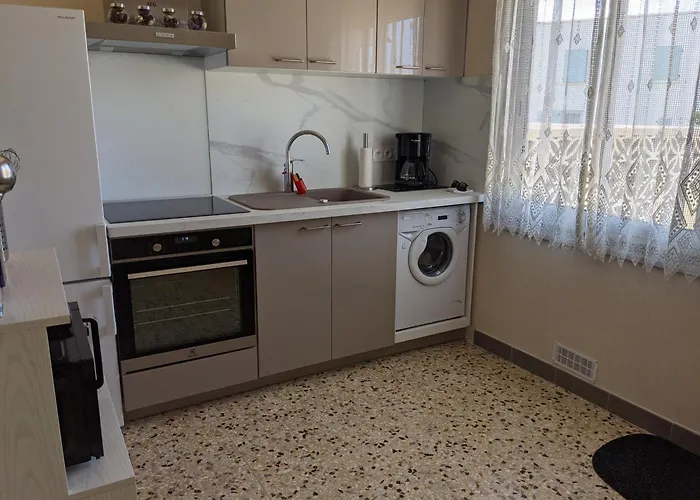 T3 Climatisee, 57m², 5/6 Pers, Proche Plage, Renovee, Terrasse, Parking, Quartier Anime - Fr-1-797-48 *